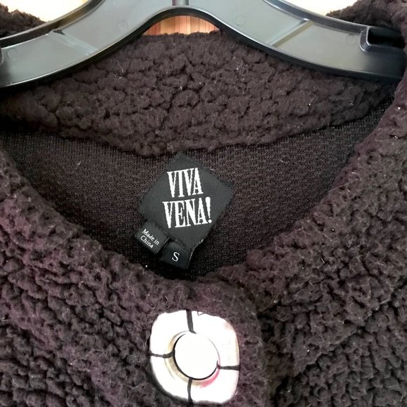 Viva Vena! black teddy crop jacket w/ buttons, size Small - Picture 2 of 4